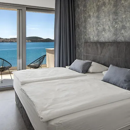 Beachfront Luminara * Trogir