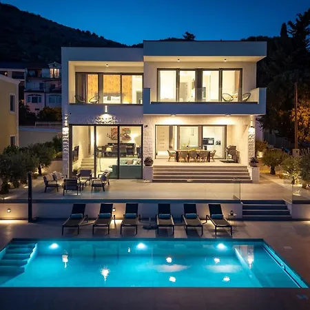 Beachfront Luminara Vila *