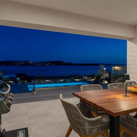 Beachfront Luminara Vila *