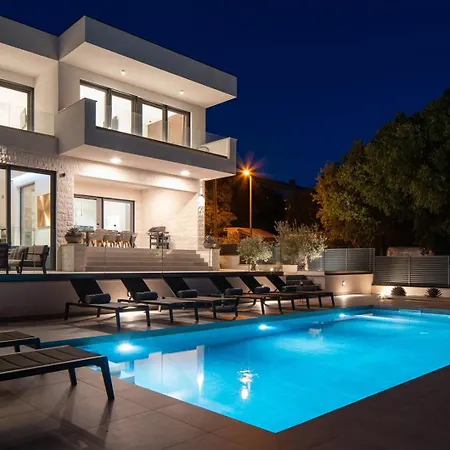 Beachfront Luminara Vila *