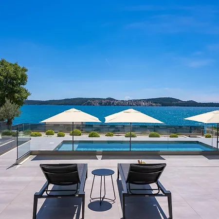 Beachfront Luminara Vila *