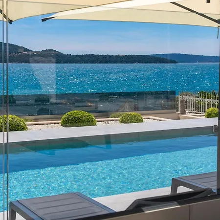 Beachfront Luminara Villa